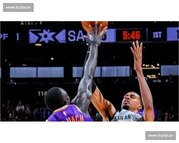 绝杀瞬间定胜负 热血对决激烈鏖战引球迷沸腾